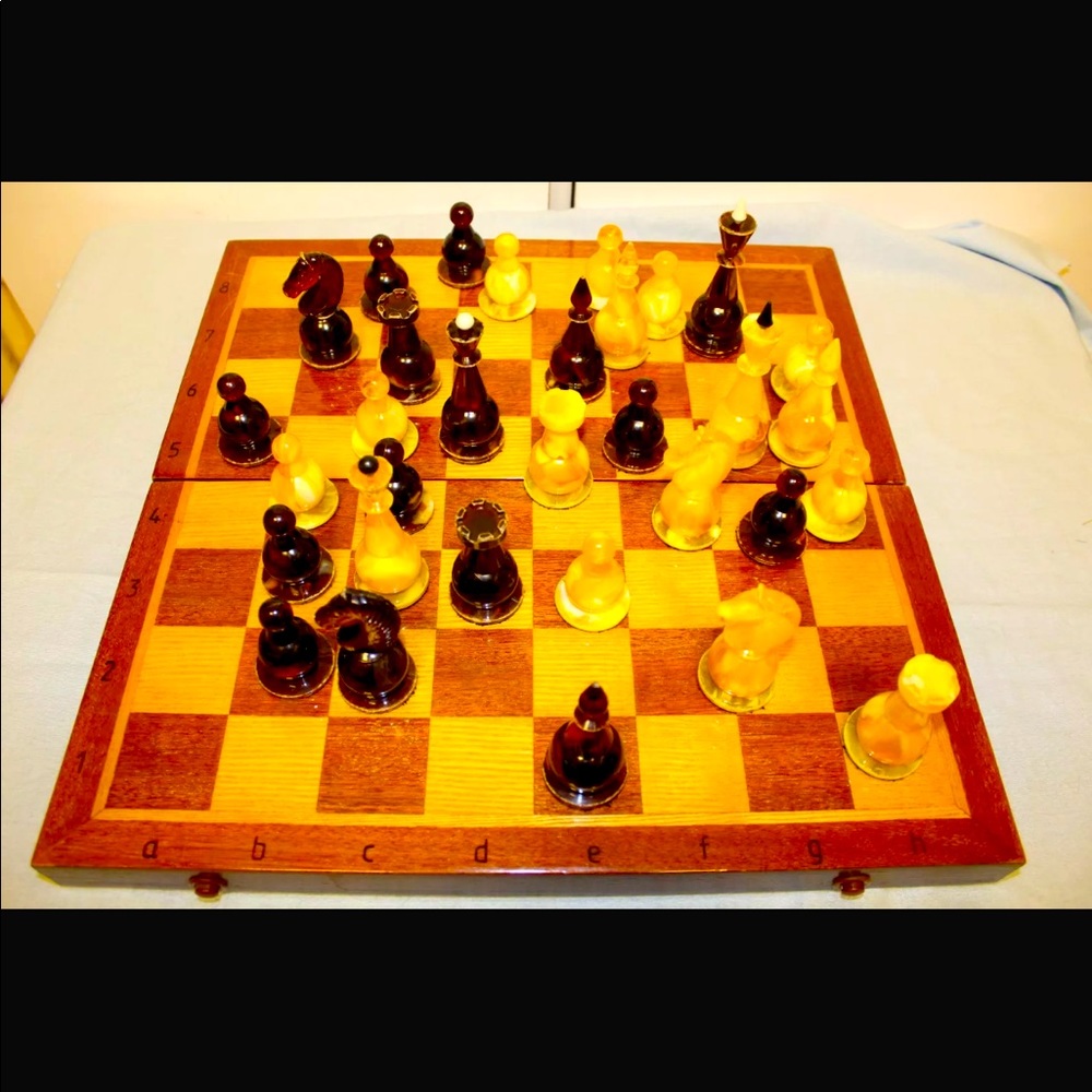 Baltic Sea Amber Vintage Chess Gift Set - Picture 6 of 11